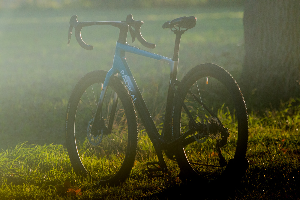 Rower gravelowy RADIKAL Evento Full Carbon GRX Di2