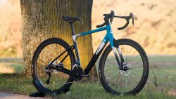 Rower gravelowy RADIKAL Evento Full Carbon GRX Di2